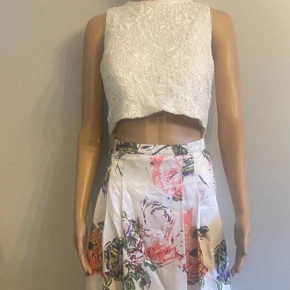 Beautiful Floral Two-Piece Prom Dress - Picture 2 of 6